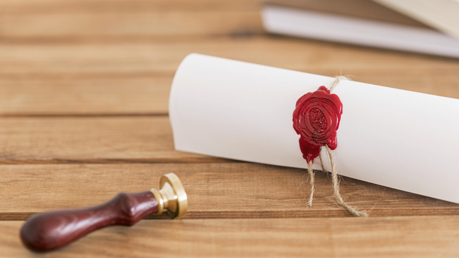 traducir y legalizar certificado rumano con sello oficial de cera y documento apostillado